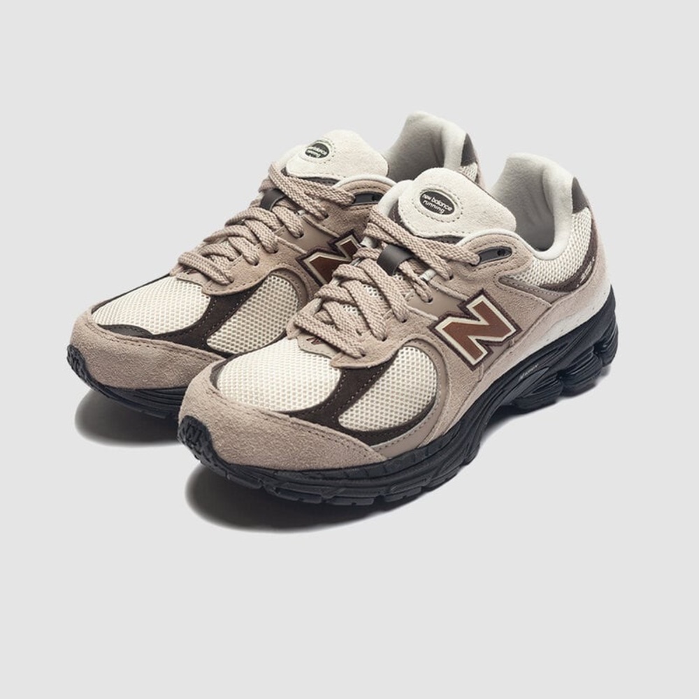 New Balance 2002R Brown/Black Sneaker Tennis Shoe Indie Neutral Free People 10.5